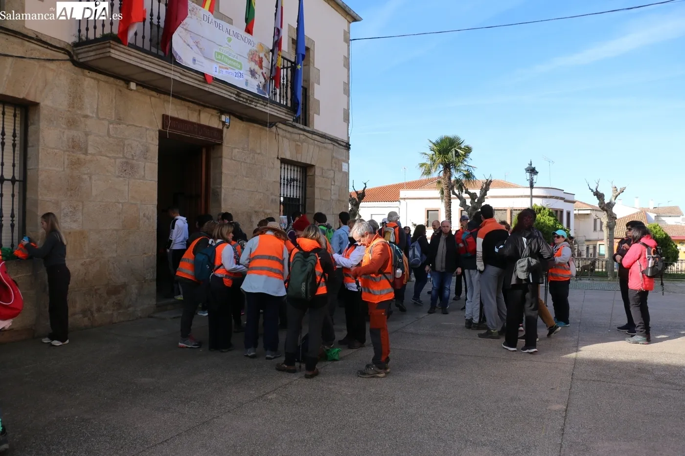 Marcha de Senderismo 'Alemndros en flor' en La Fregeneda / CORRAL
