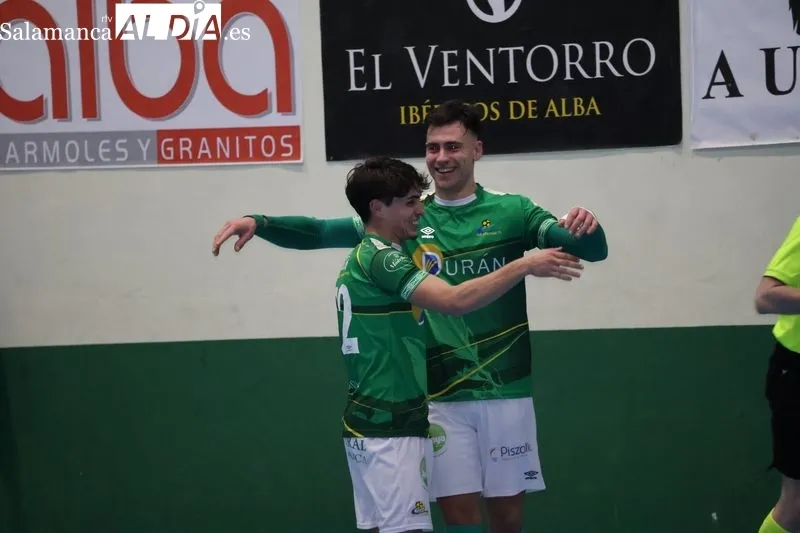 Foto 17 - FOTOS | El Piensos Dur&aacute;n Albense sufre pero suma un triunfo vital ante Guardo (5-4)