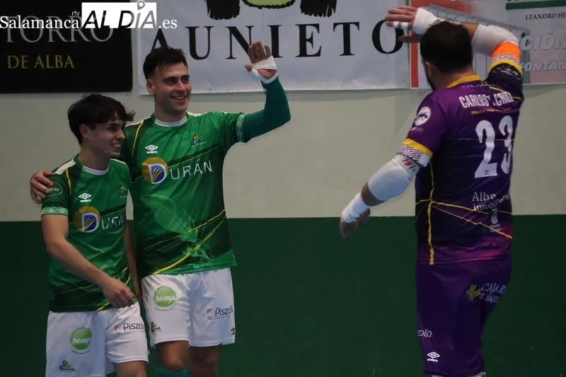 Foto 16 - FOTOS | El Piensos Dur&aacute;n Albense sufre pero suma un triunfo vital ante Guardo (5-4)