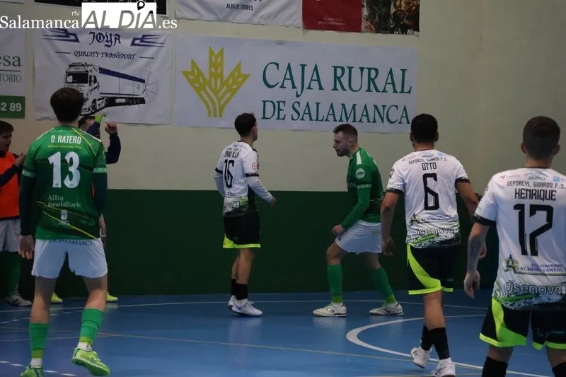 Foto 6 - FOTOS | El Piensos Dur&aacute;n Albense sufre pero suma un triunfo vital ante Guardo (5-4)