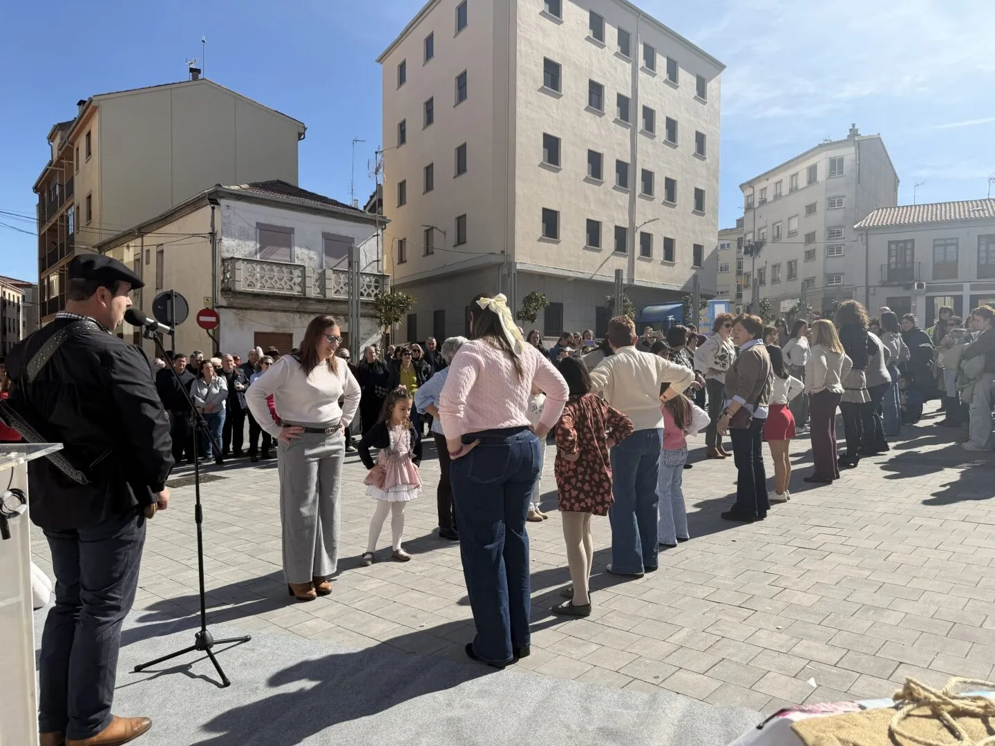 Foto 6 - FOTOS | Guijuelo rinde homenaje a Alberto Vela con un multitudinario encuentro de tamborileros