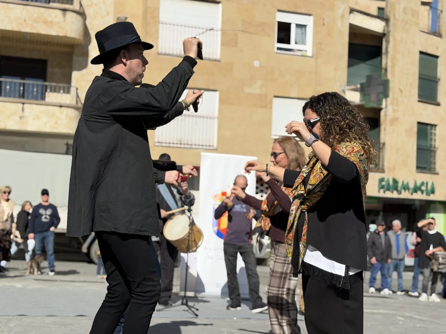 Foto 9 - FOTOS | Guijuelo rinde homenaje a Alberto Vela con un multitudinario encuentro de tamborileros