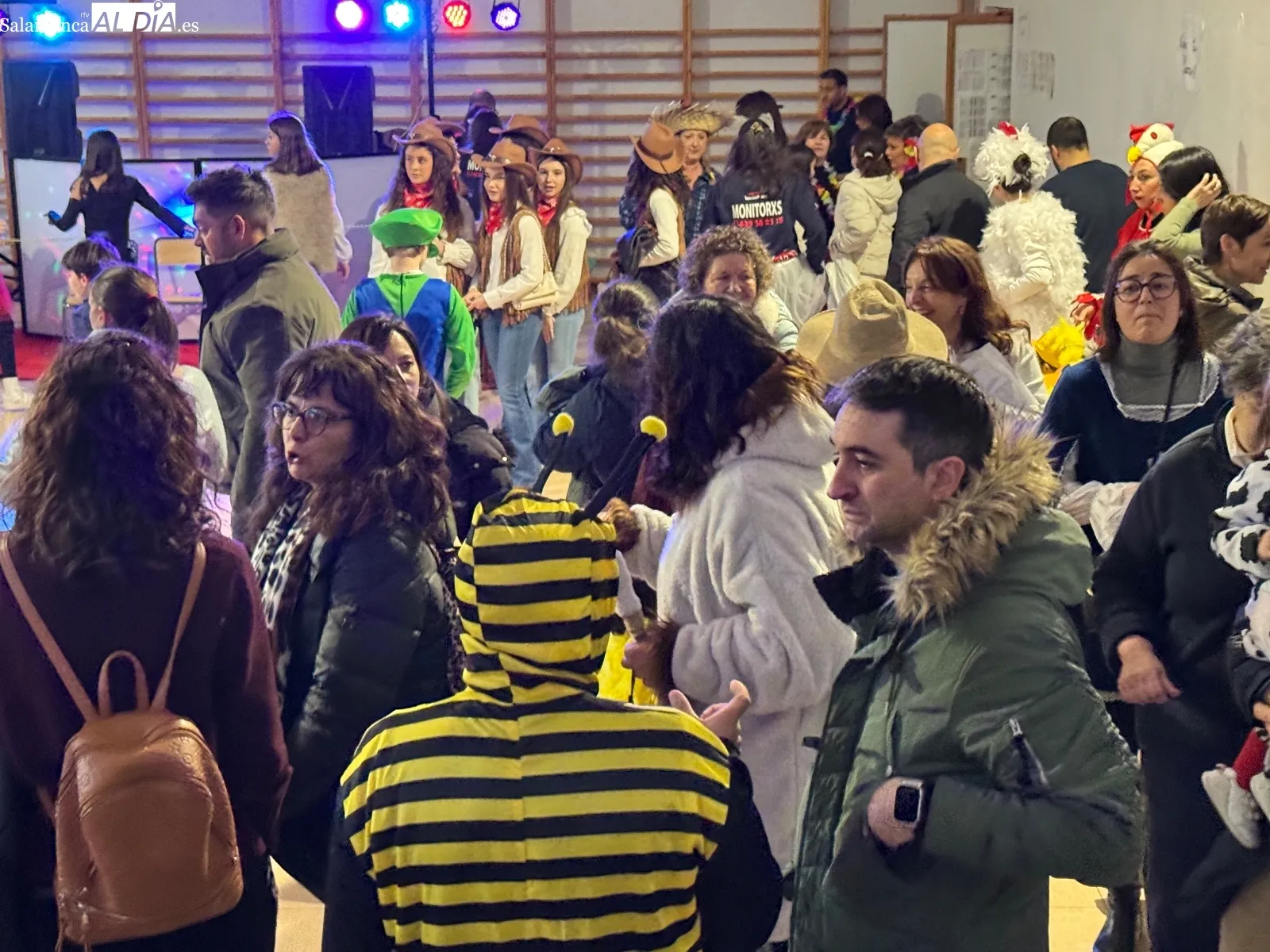 Foto 11 - Multitudinario y colorido Festival de Carnaval Vicenciano en el Colegio La Encarnaci&oacute;n