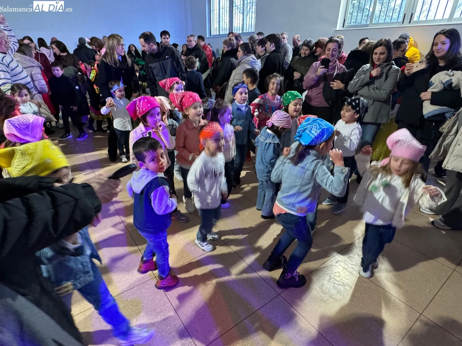 Foto 7 - Multitudinario y colorido Festival de Carnaval Vicenciano en el Colegio La Encarnaci&oacute;n