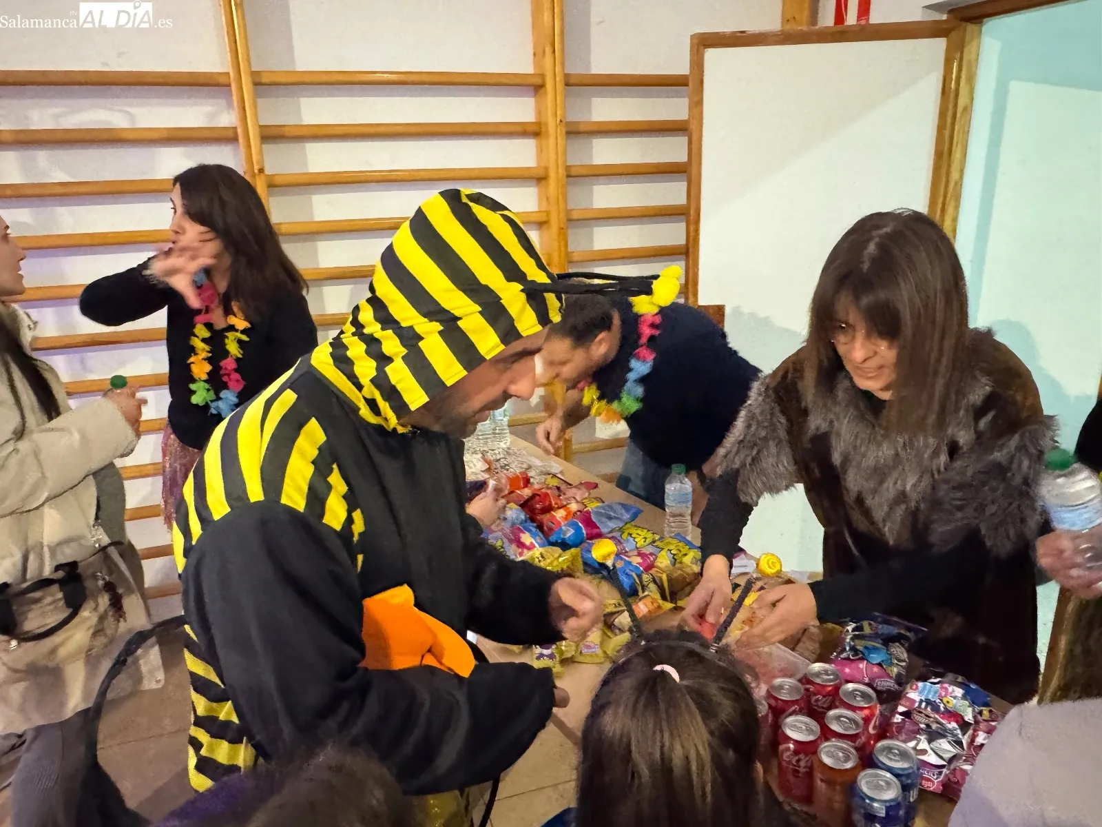 Foto 2 - Multitudinario y colorido Festival de Carnaval Vicenciano en el Colegio La Encarnaci&oacute;n