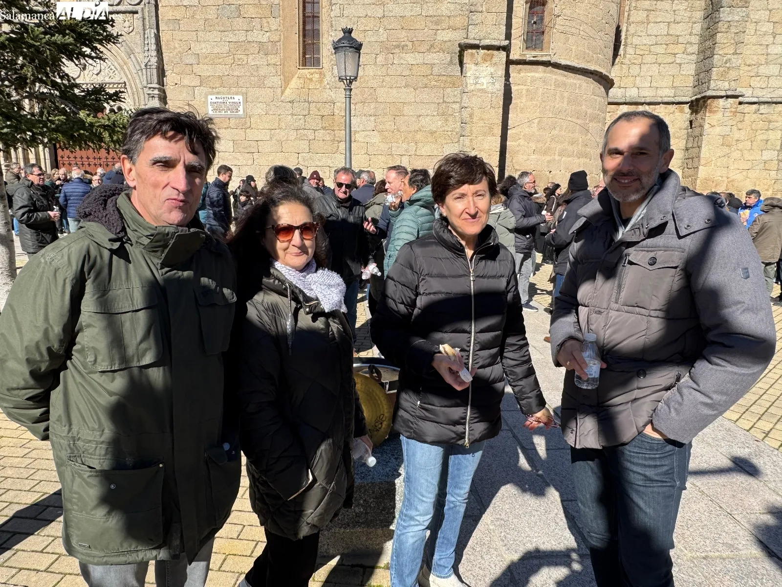 Foto 3 - Macotera desaf&iacute;a al fr&iacute;o y vuelca su solidaridad masiva en la Operaci&oacute;n Bocata 2026