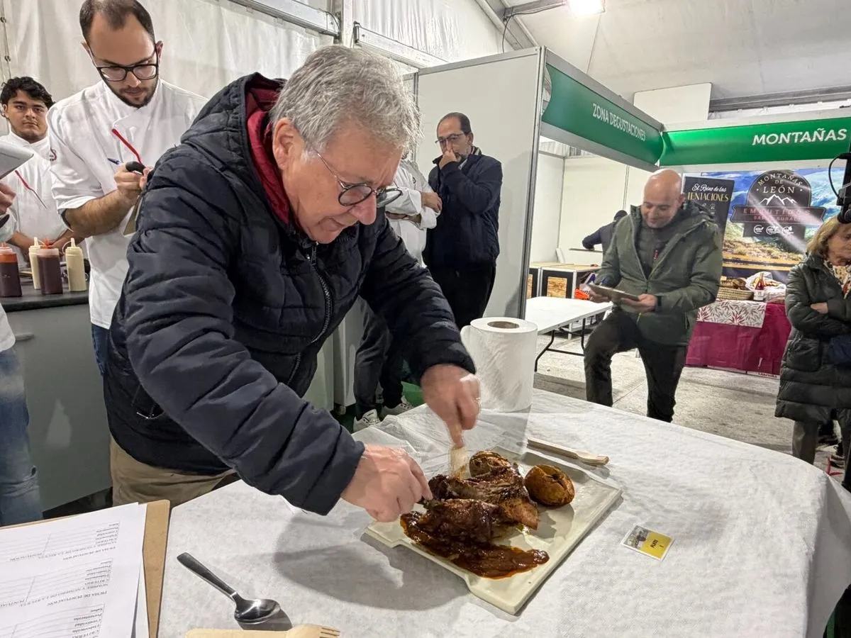 Foto 10 - Guijuelo inaugura la VIII Feria Gastron&oacute;mica con sabor portugu&eacute;s y premios a la cocina local (Fotos)