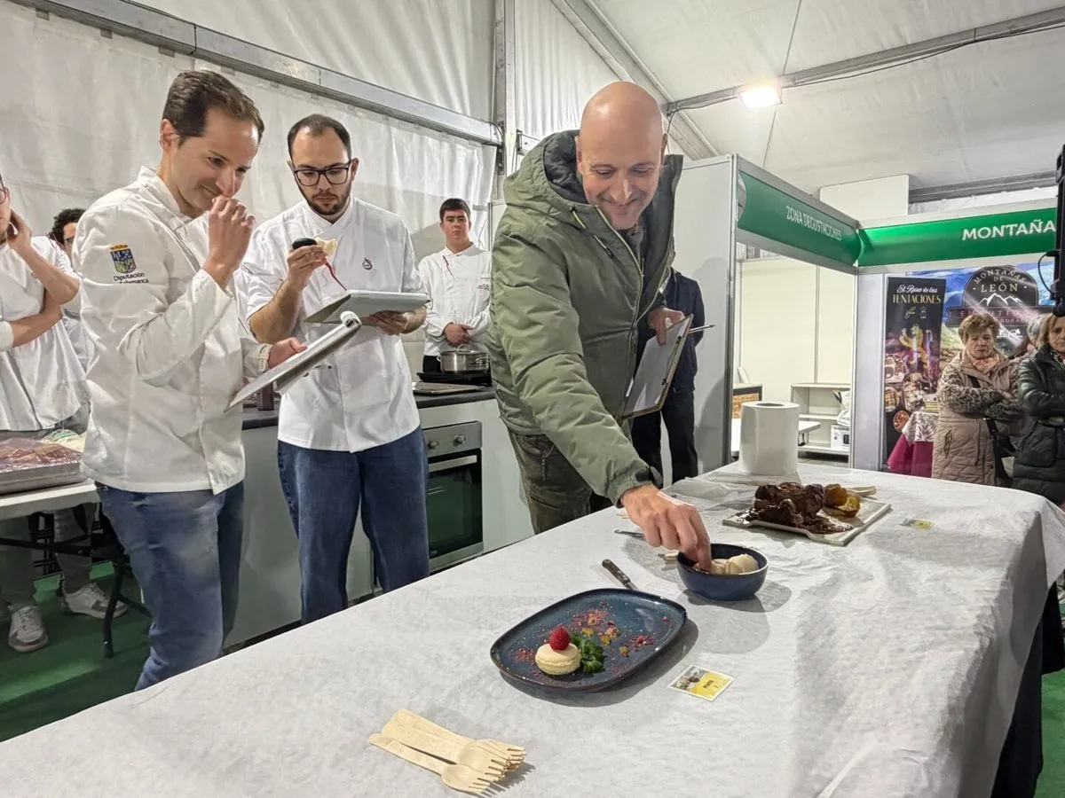Foto 9 - Guijuelo inaugura la VIII Feria Gastron&oacute;mica con sabor portugu&eacute;s y premios a la cocina local (Fotos)