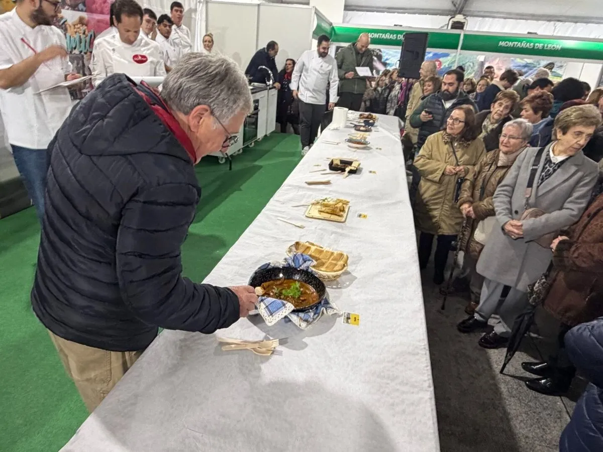 Foto 8 - Guijuelo inaugura la VIII Feria Gastron&oacute;mica con sabor portugu&eacute;s y premios a la cocina local (Fotos)