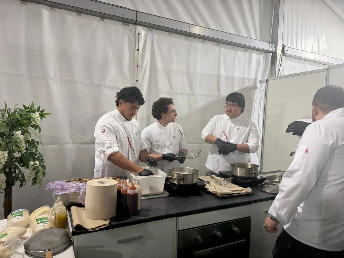 Foto 7 - Guijuelo inaugura la VIII Feria Gastron&oacute;mica con sabor portugu&eacute;s y premios a la cocina local (Fotos)