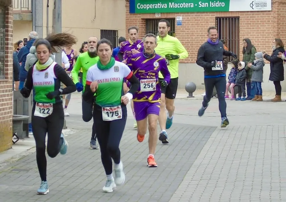 Foto 3 - Juan Bueno y Vega Casas coronan la XII Legua Villa de Macotera, la conocida &lsquo;carrera de las rosquillas&rsquo;