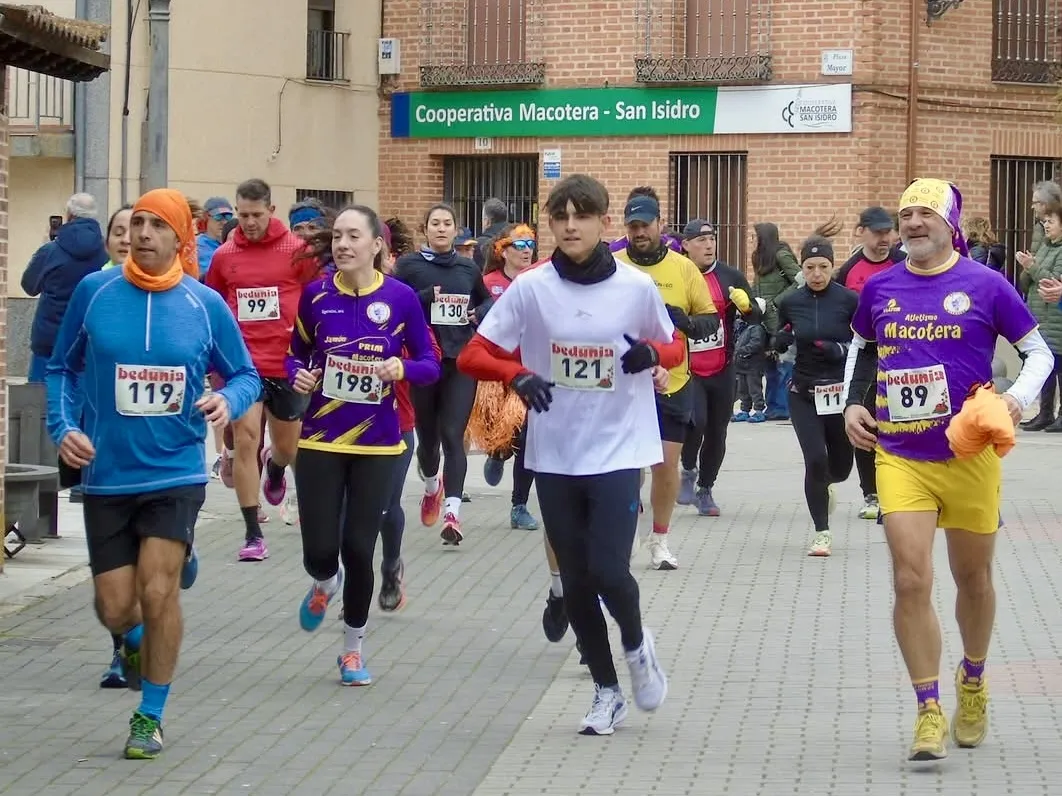Foto 6 - Juan Bueno y Vega Casas coronan la XII Legua Villa de Macotera, la conocida &lsquo;carrera de las rosquillas&rsquo;