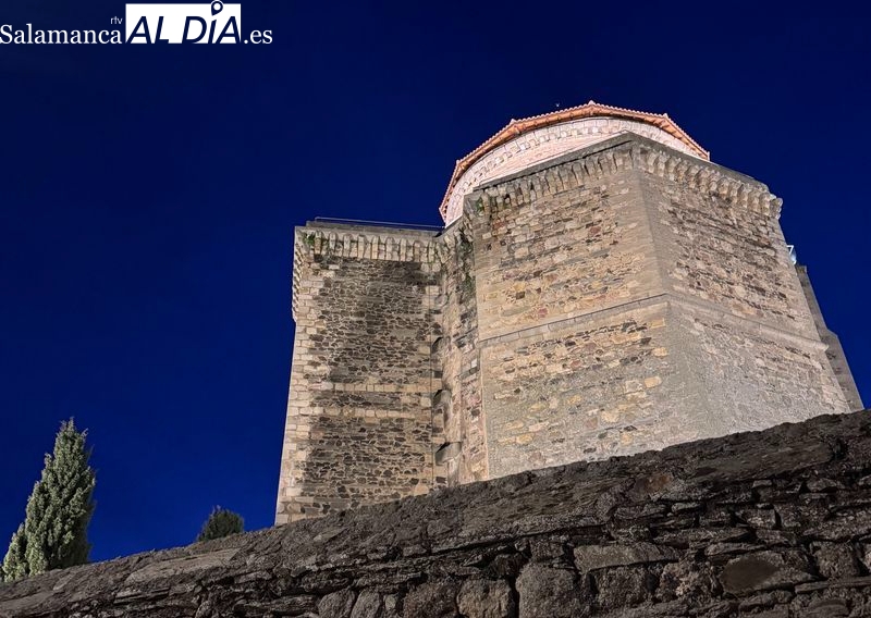 El Ayuntamiento de Alba de Tormes reduce su factura eléctrica a la mitad tras renovar el alumbrado