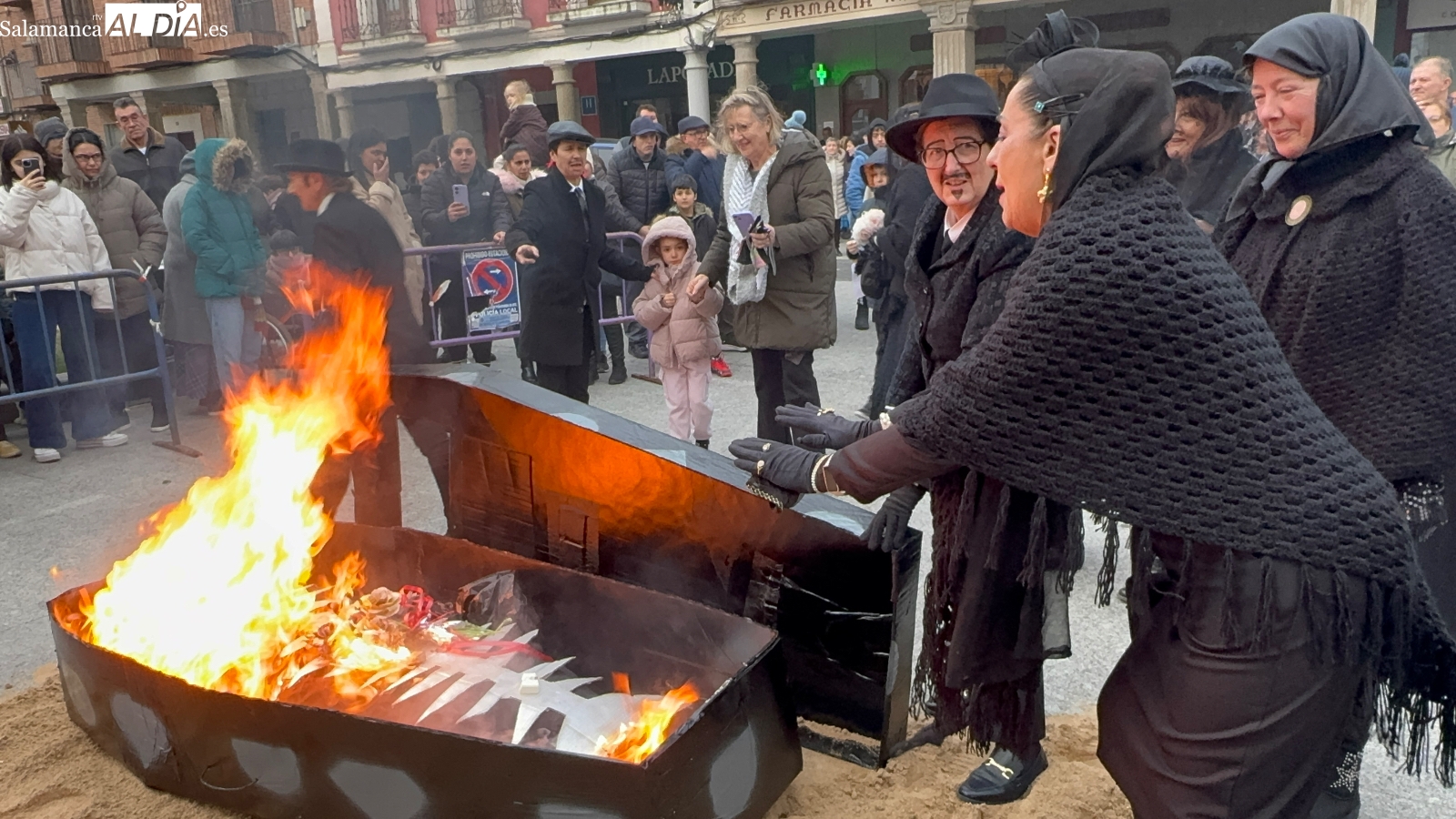 Peñaranda entierra la sardina… y guarda el disfraz del Carnaval hasta el año que viene