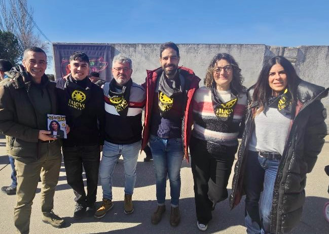 Chabela de la Torre, líder salmantina de Nueve Castilla y León, visita Palaciosrubios en la celebración de su matanza tradicional