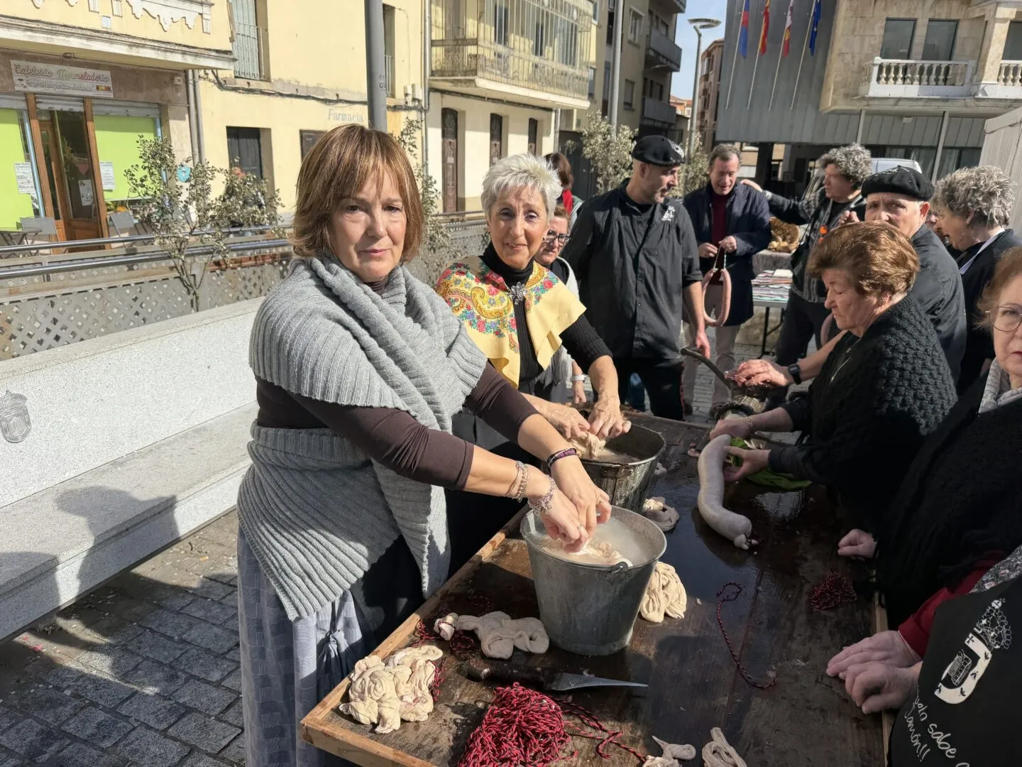 Foto 3 - FOTOS | Guijuelo estrena la Fiesta del Mondongo con una comida popular para 400 personas