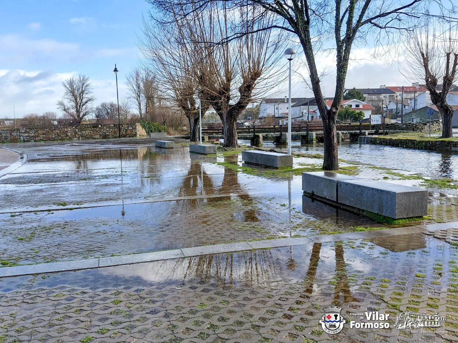 Foto 4 - El mercadillo de Vilar Formoso se suspende por el mal tiempo