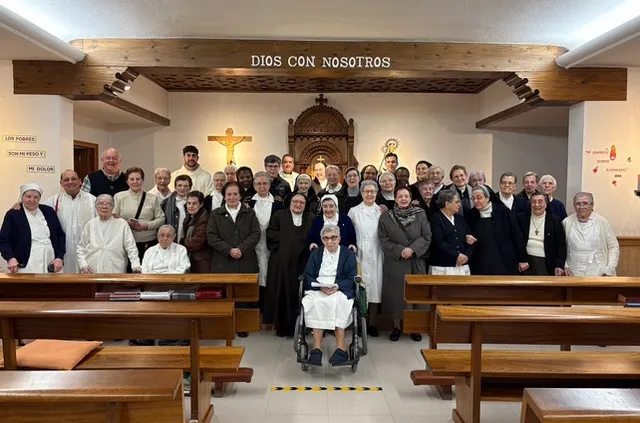 Foto 2 - Alba de Tormes celebra la Jornada Mundial de Oraci&oacute;n por la Vida Consagrada