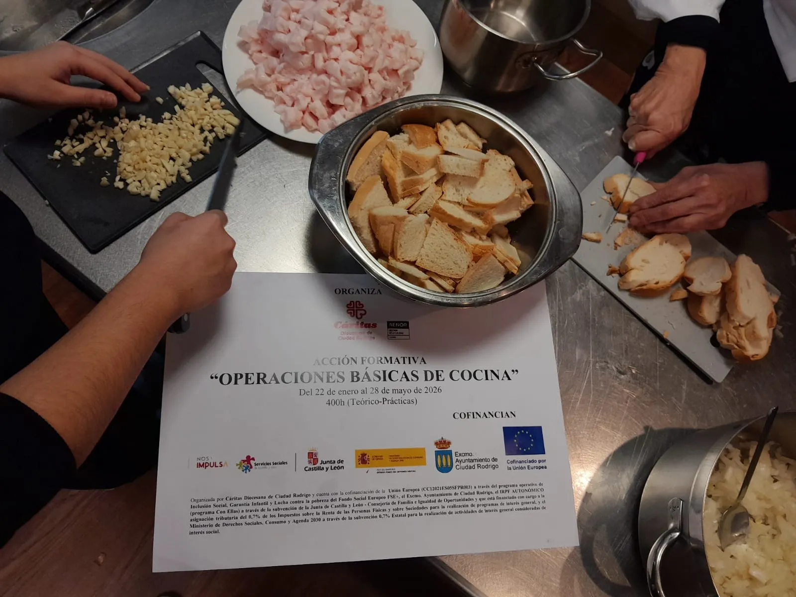 Foto 2 - Huevos con farinato y rabo de toro: el men&uacute; de Carnaval del curso de cocina de C&aacute;ritas