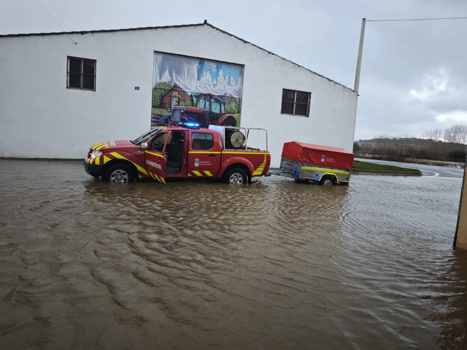 Foto 2 - Cortes en tres carreteras secundarias de la provincia: el rastro de la borrasca Leonardo en Salamanca