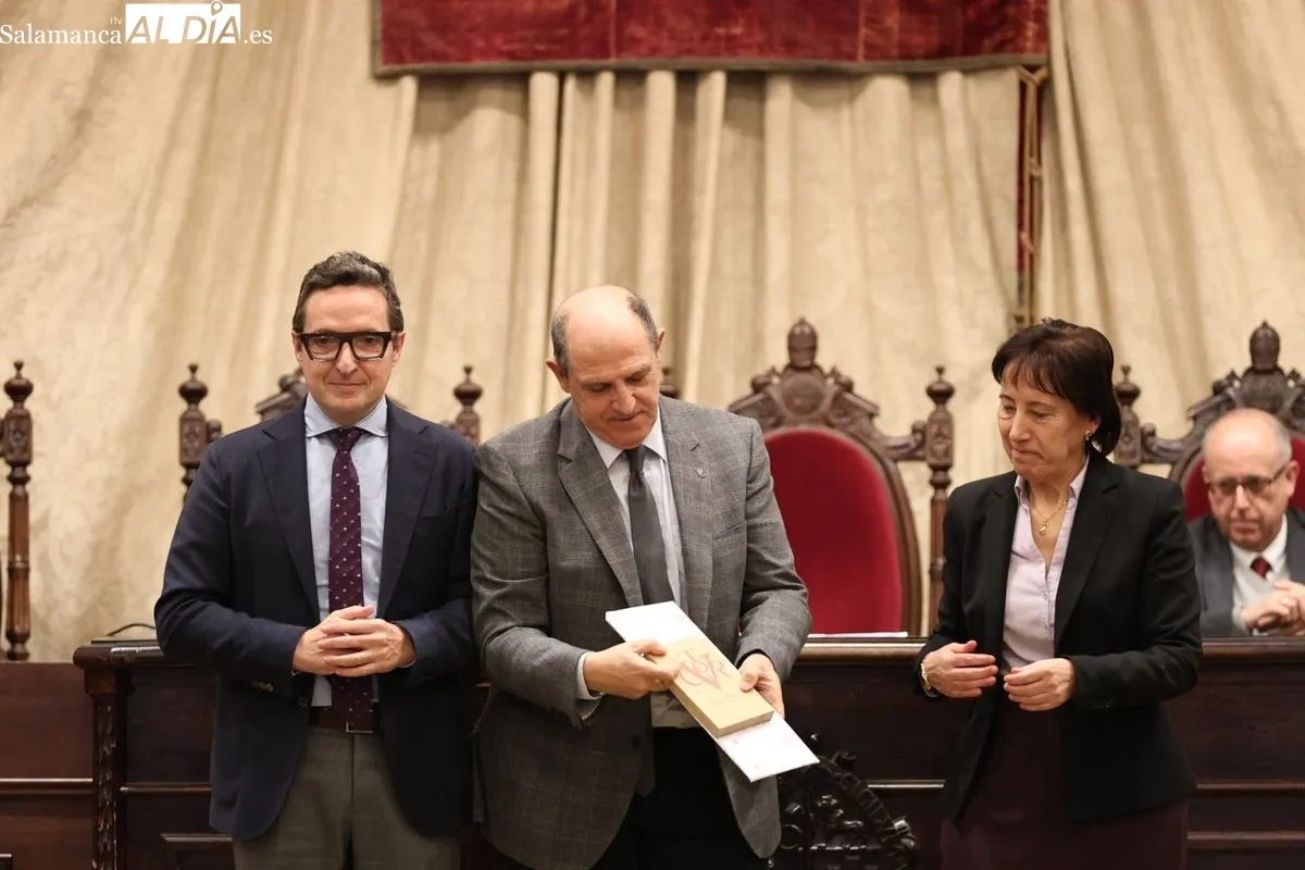 Homenaje de la USAL a los 61 profesores e investigadores que se jubilan este curso. Foto de David Sañudo