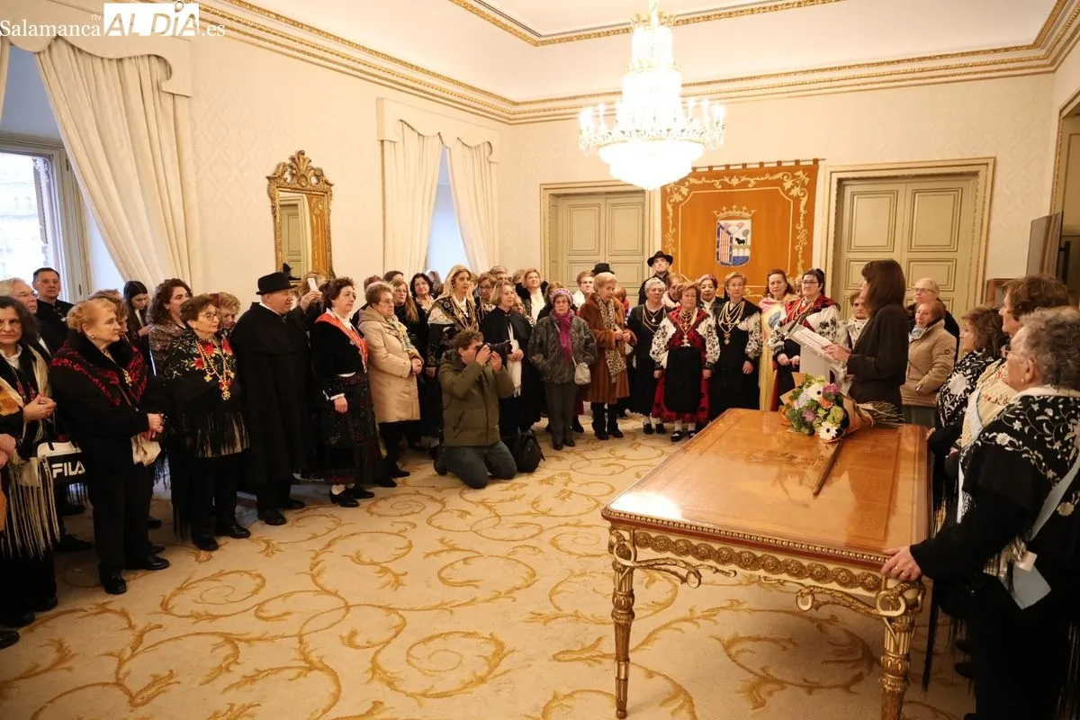 Salamanca cede el bastón de mando a las mujeres por la festividad de Santa Águeda | FOTOS: David Sañudo 