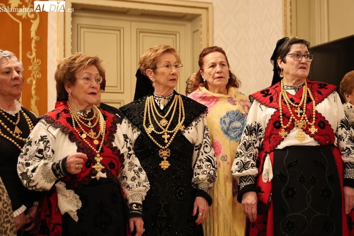 Salamanca cede el bastón de mando a las mujeres por la festividad de Santa Águeda | FOTOS: David Sañudo 