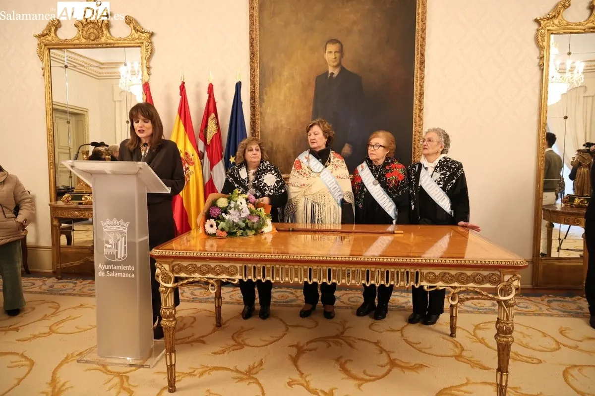 Salamanca cede el bastón de mando a las mujeres por la festividad de Santa Águeda | FOTOS: David Sañudo 
