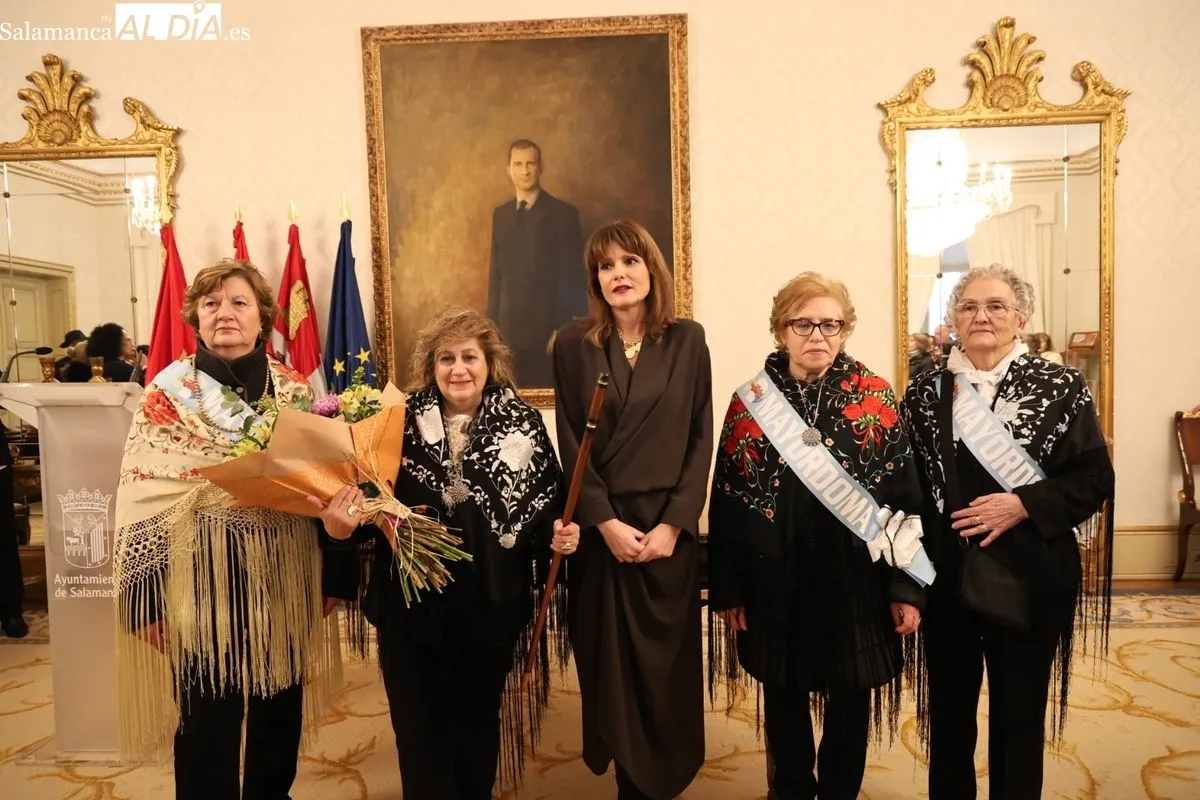 Salamanca cede el bastón de mando a las mujeres por la festividad de Santa Águeda | FOTOS: David Sañudo 