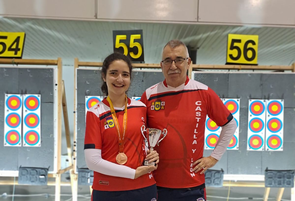 Martina Gemma Domínguez: bronce y récord en el Campeonato de España de Tiro con Arco