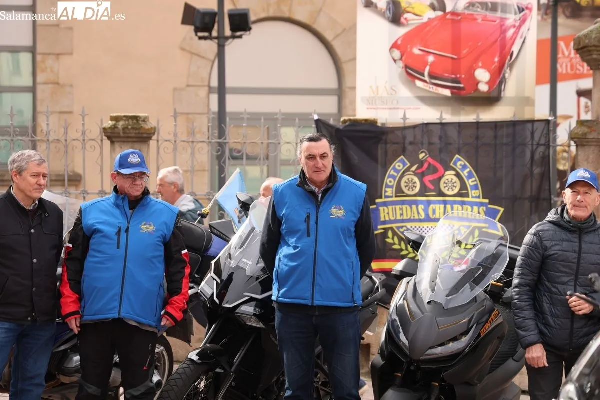 Presentación de la XXII Ruta Invernal Motorista, junto al Museo de Automoción de Salamanca. Foto de David Sañudo