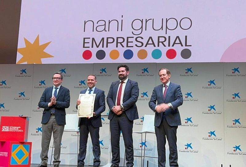 Alumni USAL reconoce la trayectoria de Rubén Hernández con el Premio Magna Cum Laude
