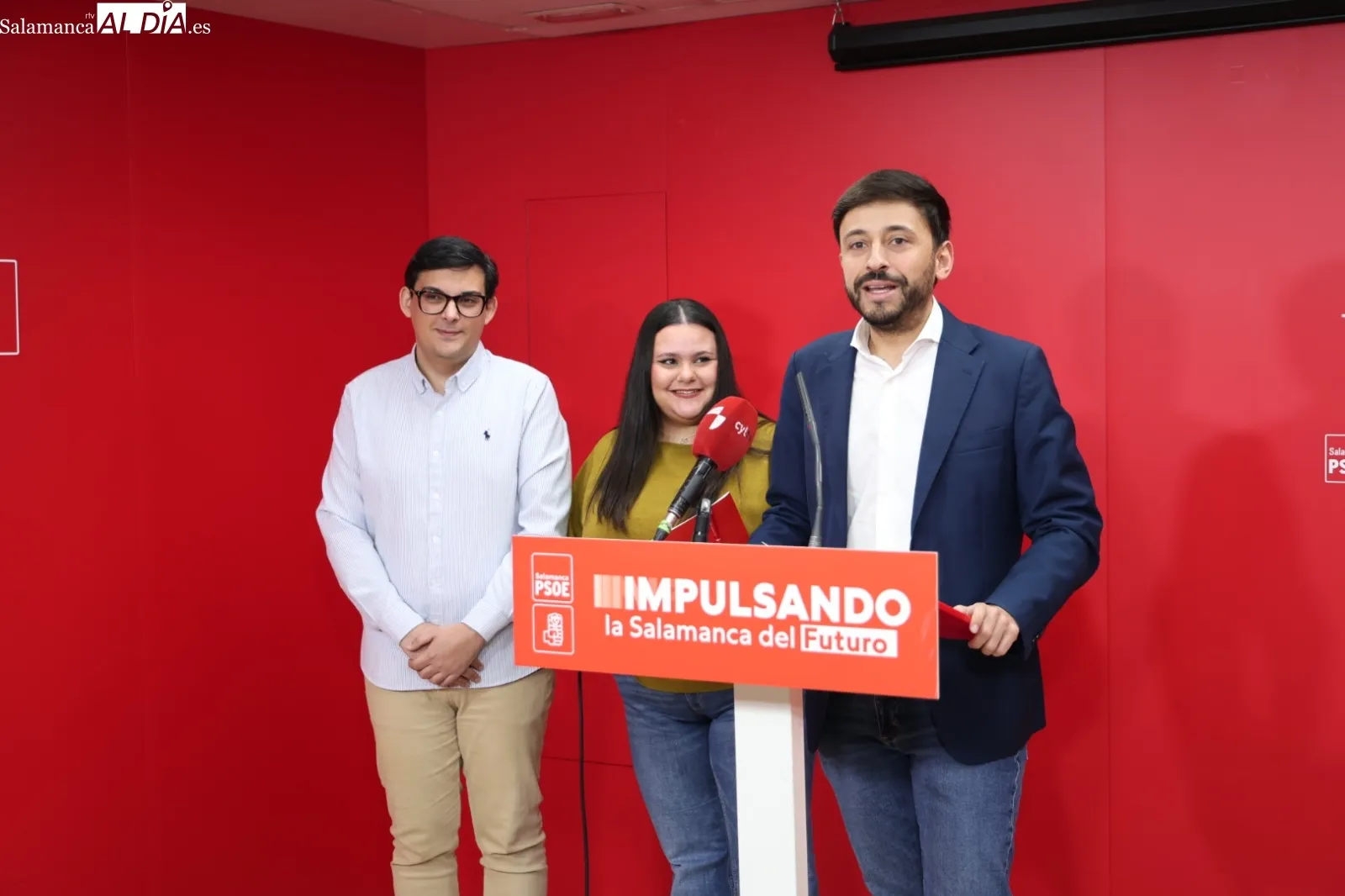 Fran Díaz, Claudia Martín y Kevin Pérez, del PSOE Salamanca | Fotos: David Sañudo