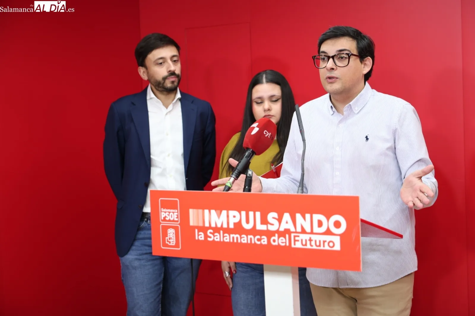Fran Díaz, Claudia Martín y Kevin Pérez, del PSOE Salamanca | Fotos: David Sañudo