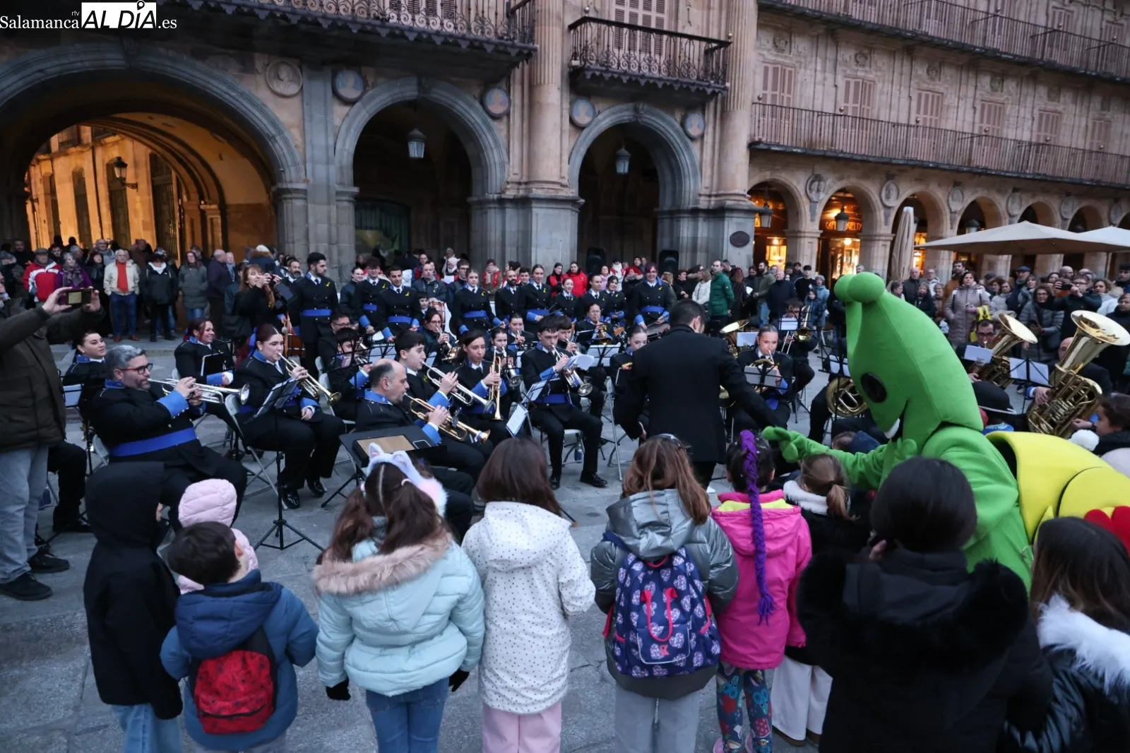 Emotiva suelta de globos y reivindicación de Pyfano en el corazón de Salamanca | Fotos: David Sañudo