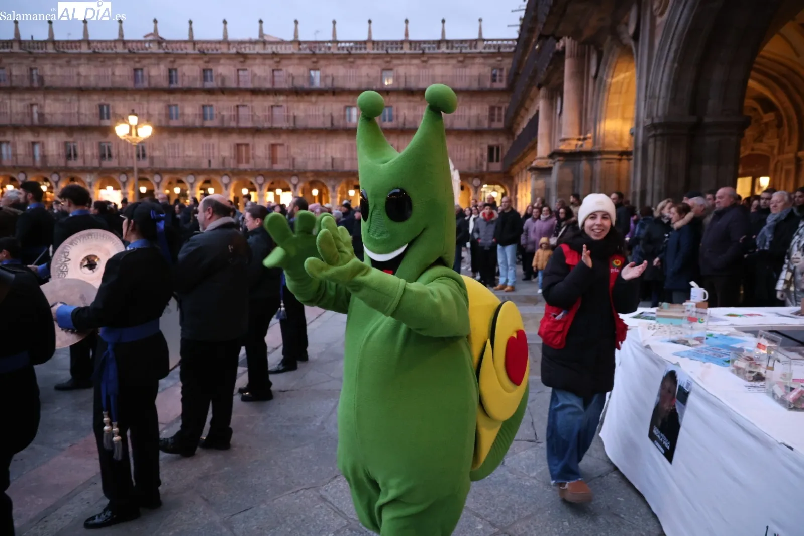 Emotiva suelta de globos y reivindicación de Pyfano en el corazón de Salamanca | Fotos: David Sañudo