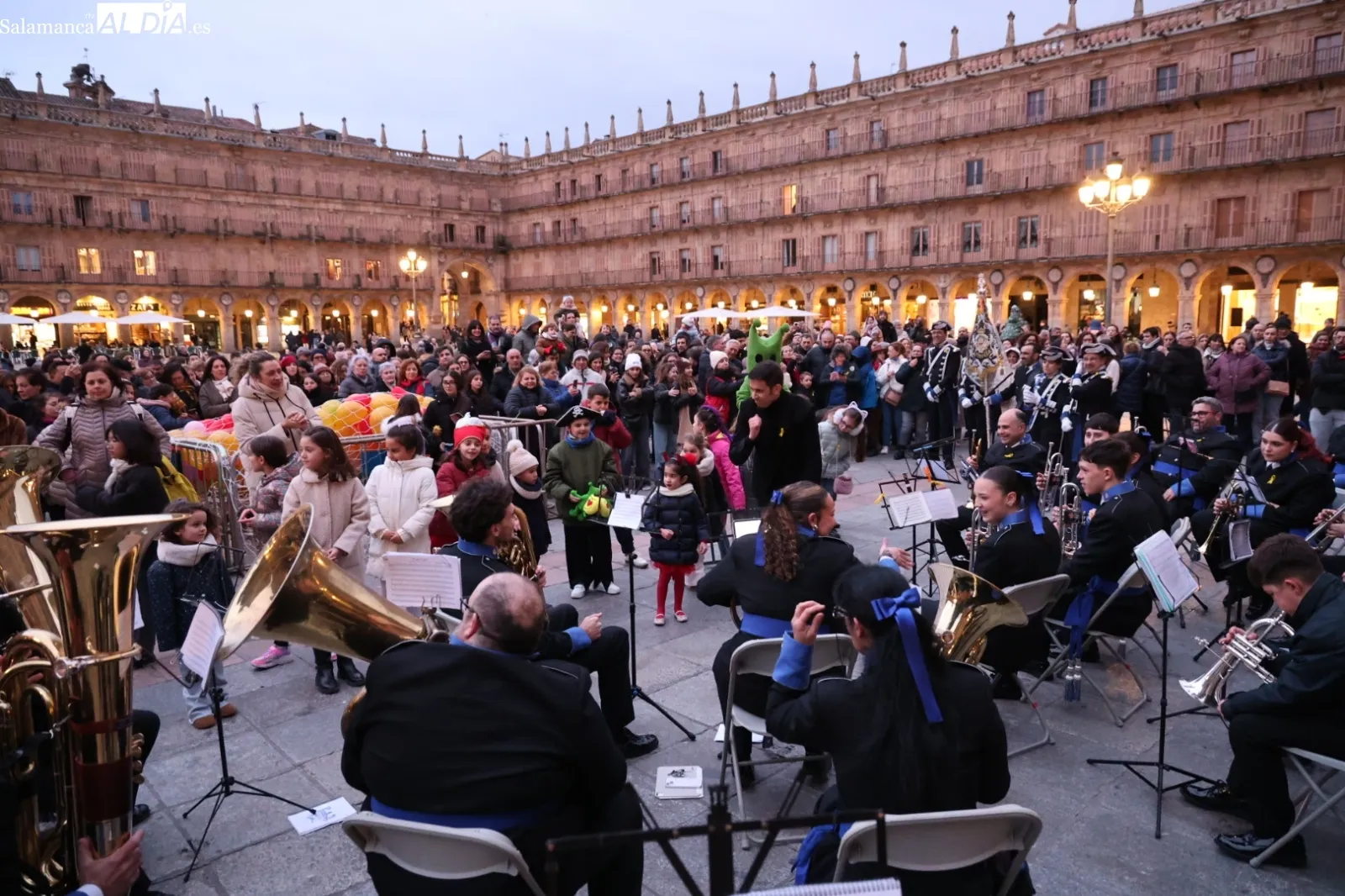 Emotiva suelta de globos y reivindicación de Pyfano en el corazón de Salamanca | Fotos: David Sañudo