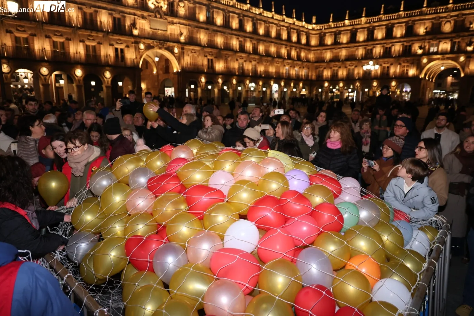 Emotiva suelta de globos y reivindicación de Pyfano en el corazón de Salamanca | Fotos: David Sañudo