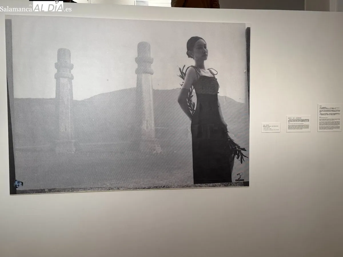 El Palacio de Garcigrande inaugura la muestra 'Corazón entre espejos', que reúne la obra del histórico fotógrafo chino Guo Xiqí y su bisnieta Ruan Sijie. Foto V. M.