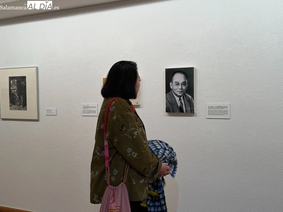 El Palacio de Garcigrande inaugura la muestra 'Corazón entre espejos', que reúne la obra del histórico fotógrafo chino Guo Xiqí y su bisnieta Ruan Sijie. Foto V. M.