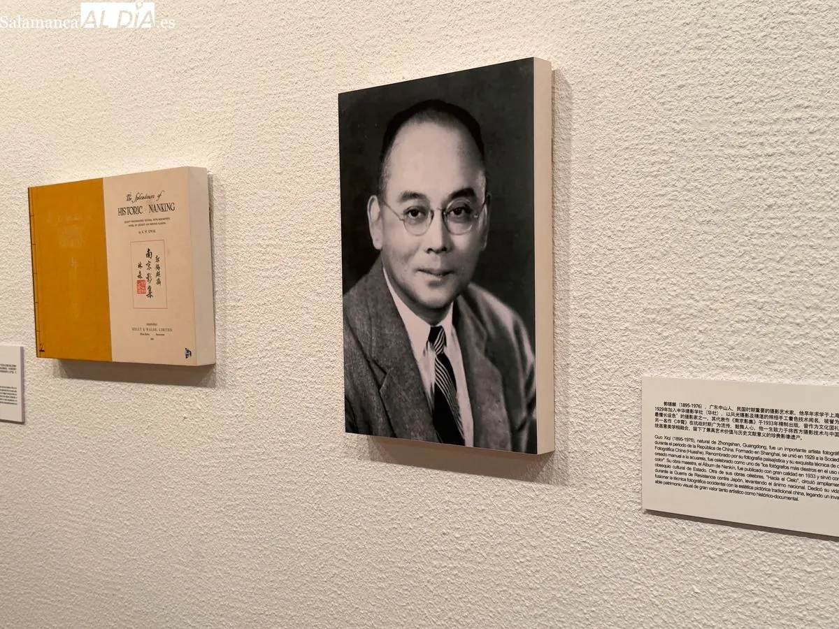 El Palacio de Garcigrande inaugura la muestra 'Corazón entre espejos', que reúne la obra del histórico fotógrafo chino Guo Xiqí y su bisnieta Ruan Sijie. Foto V. M.