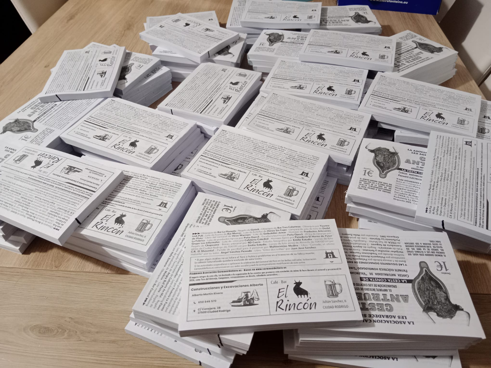 La papeleta 2337, ganador del sorteo de la Cesta del Antruejo 2026, realizado por el Carnaval del Toro de Ciudad Rodrigo 