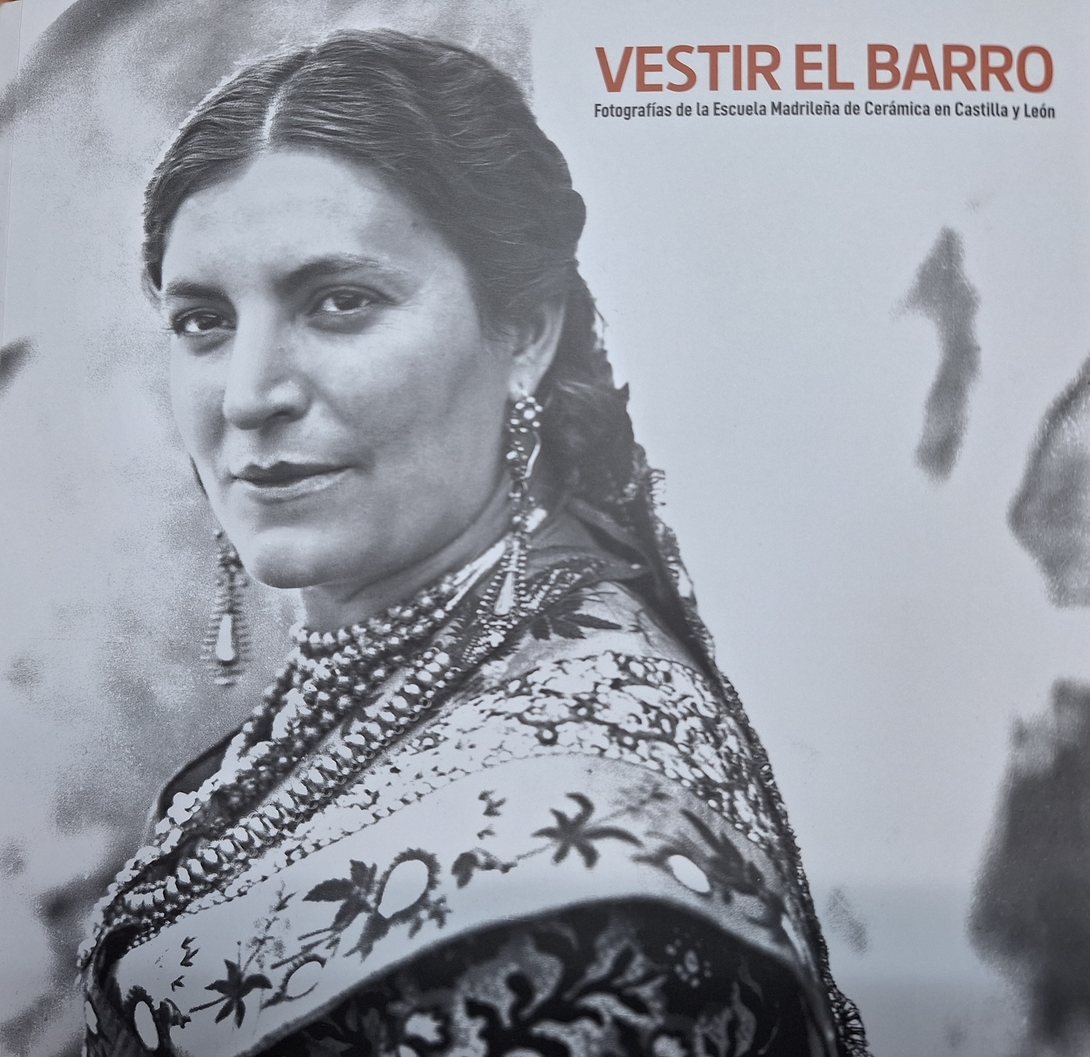 Catálogo Vestir el barro: fotos históricas de La Alberca y Candelario