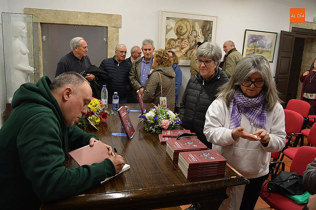 Presentación de la traducción al palra del libro Alicia en el País de las Maravillas 