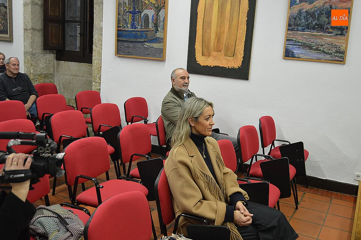 Presentación de la traducción al palra del libro Alicia en el País de las Maravillas 