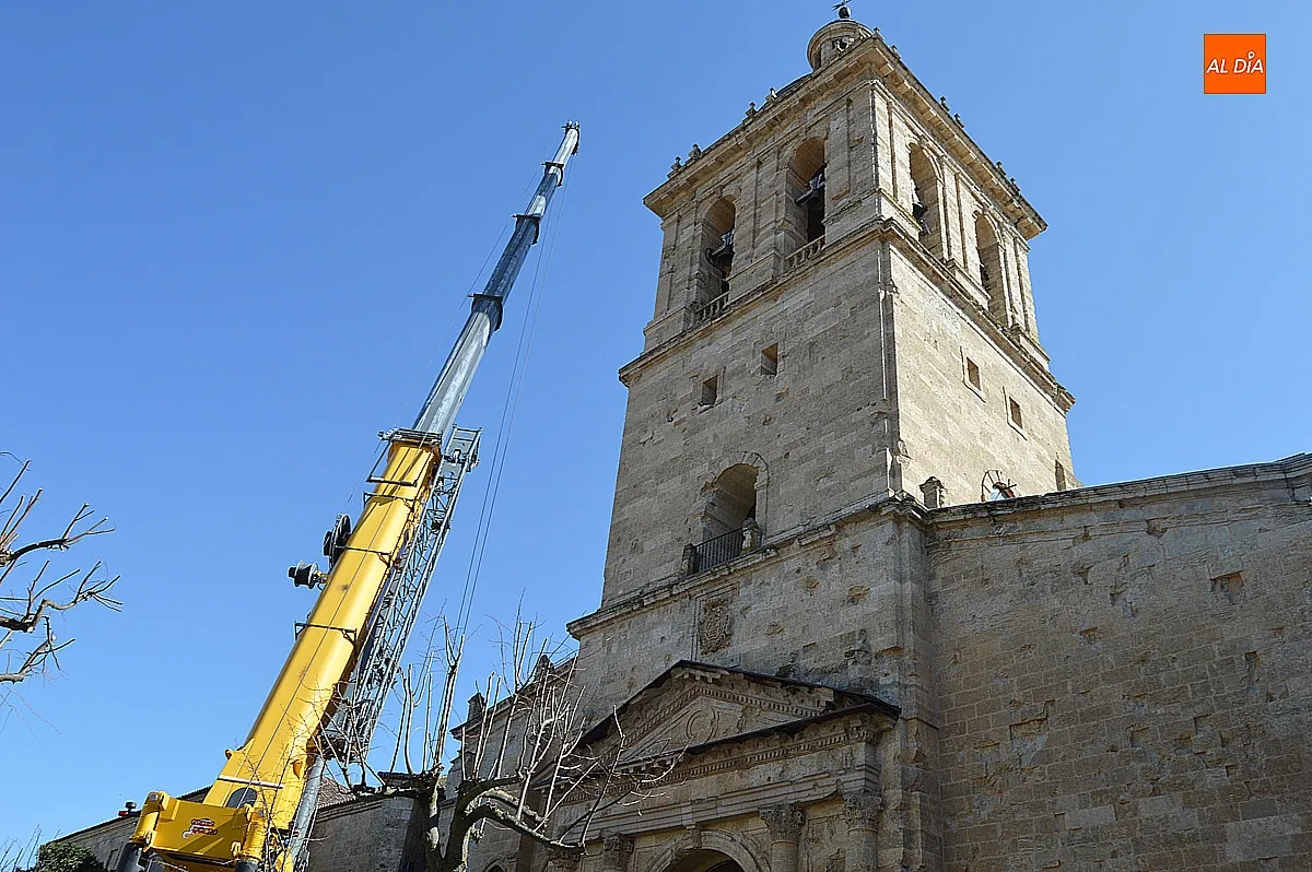 Foto 4 - La di&oacute;cesis repara la cornisa de la Catedral tras el desprendimiento de varias piedras 