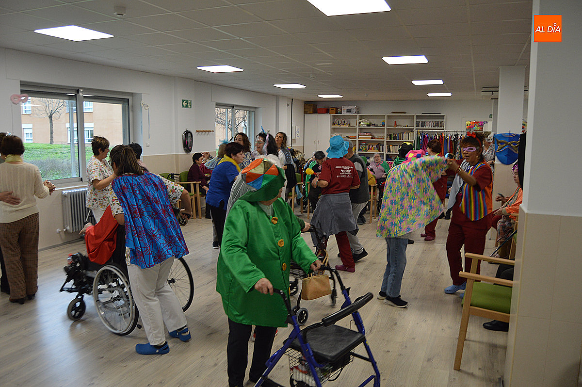 La Residencia Mixta Provincial de Ciudad Rodrigo celebra una fiesta de carnaval 