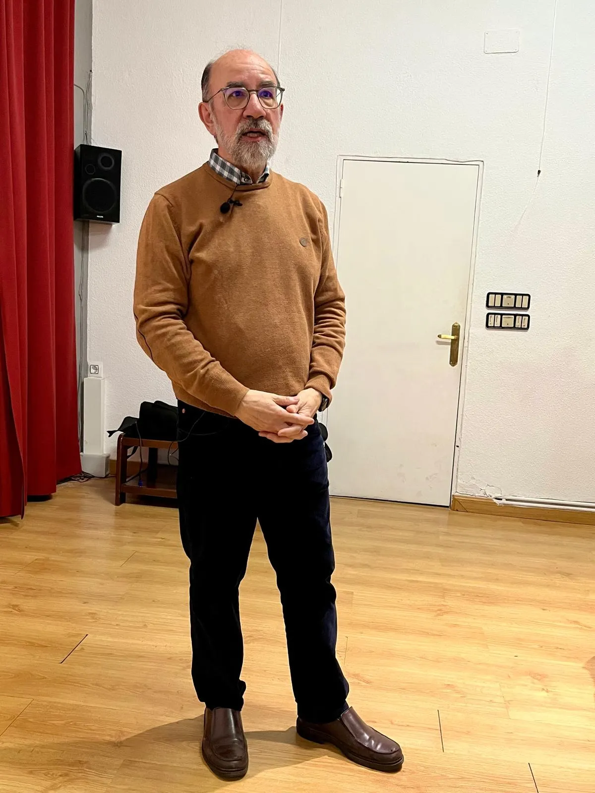 Foto 2 - Javier Ram&oacute;n S&aacute;nchez Mart&iacute;n recupera cuatro siglos de historia textil en el Casino Obrero