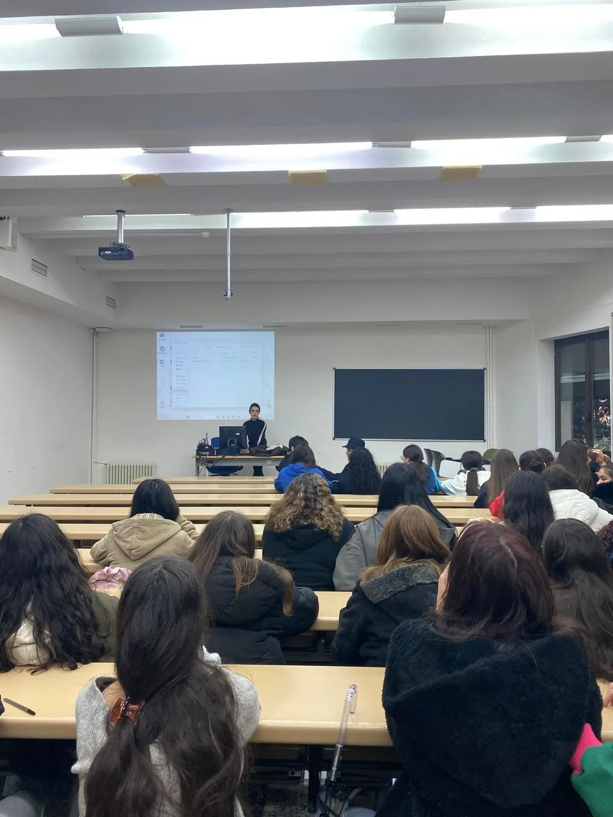 Foto 3 - Fundaneed re&uacute;ne a m&aacute;s de un centenar de alumnos de la ESO para abordar la educaci&oacute;n afectivo-sexual