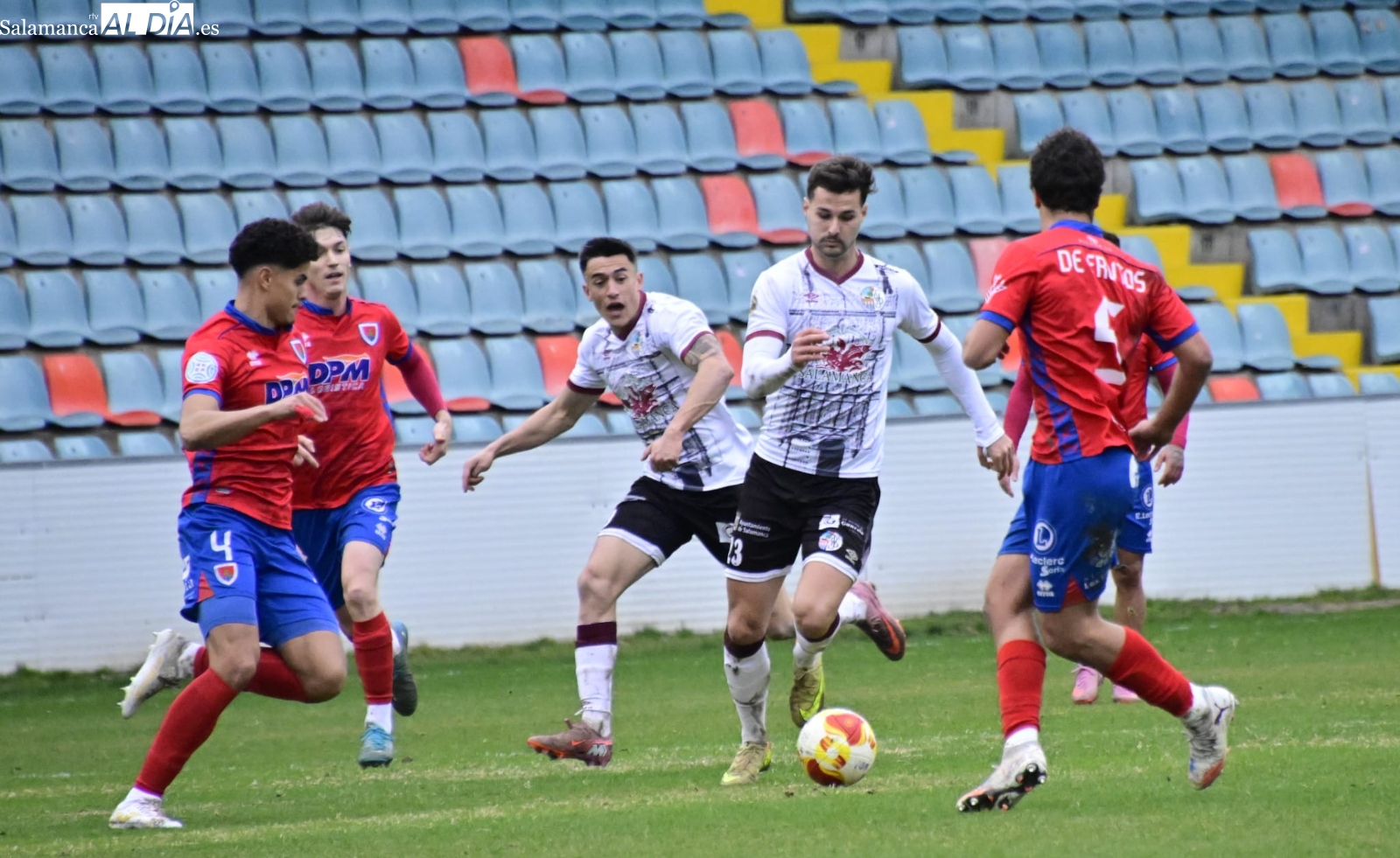 FOTOS | El Salamanca UDS vuelve a decepcionar con un Numancia de su Liga para quedar a 9 puntos del líder y fuera del playoff (1-1)
